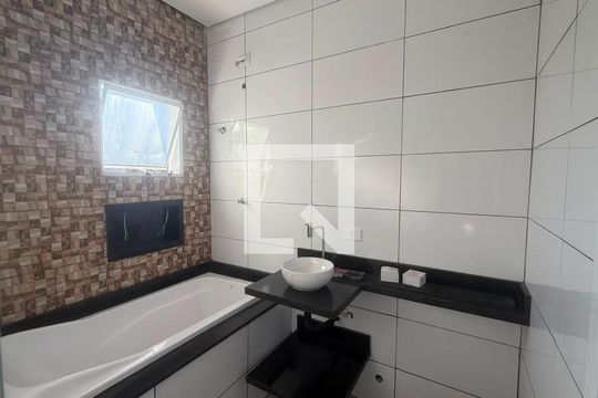 Banheiro de casa para alugar com 2 quartos, 110m² em Vila Fidalgo, São Paulo