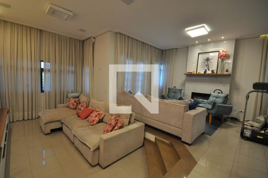 Sala de casa à venda com 3 quartos, 253m² em Horto Florestal, São Paulo
