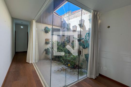 Sala de casa para alugar com 3 quartos, 233m² em Brooklin, São Paulo