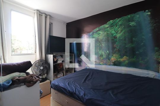 Quarto 1 de apartamento para alugar com 2 quartos, 55m² em Presidente Roosevelt, Uberlândia