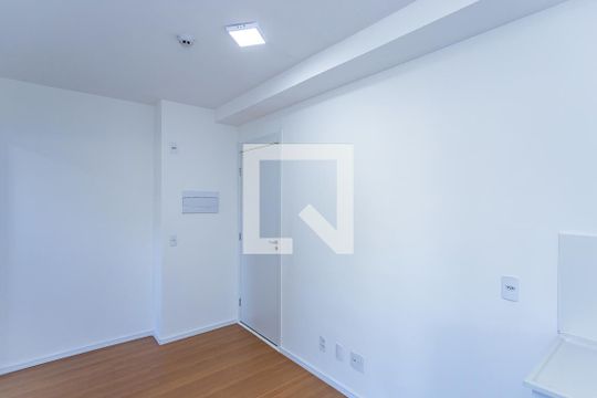 Sala e cozinha de apartamento à venda com 2 quartos, 45m² em Chácara Inglesa, São Paulo