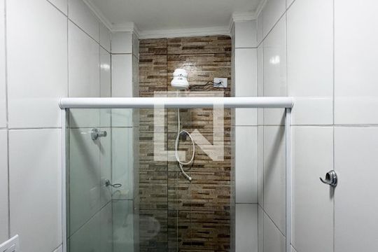 Banheiro de apartamento para alugar com 1 quarto, 40m² em Embaré, Santos