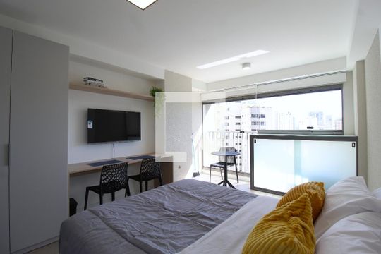 Sala/Quarto de kitnet/studio para alugar com 1 quarto, 26m² em Indianópolis, São Paulo