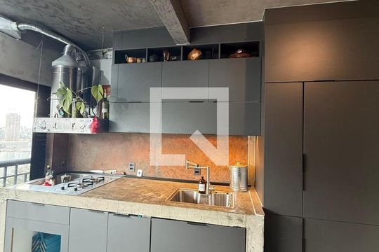 Cozinha de apartamento para alugar com 1 quarto, 40m² em Continental, Osasco