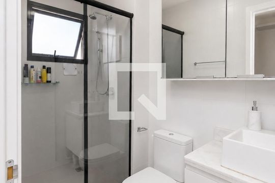 Banheiro 1 de apartamento para alugar com 2 quartos, 58m² em Jardim do Salso, Porto Alegre