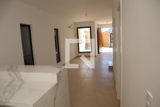 SALA de casa à venda com 4 quartos, 250m² em Vargem Pequena, Rio de Janeiro
