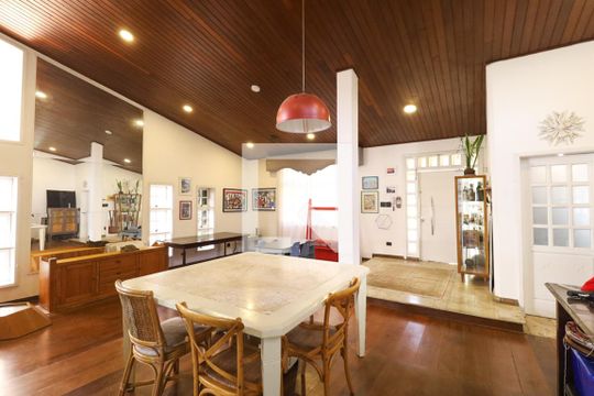 Casa de Condomínio para alugar com 3 quartos, 780m² em Vila Irmaos Arnoni, São Paulo
