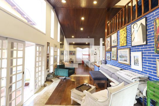 Casa de Condomínio para alugar com 3 quartos, 780m² em Vila Irmaos Arnoni, São Paulo
