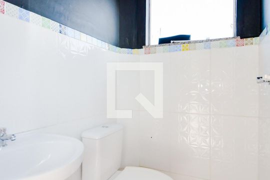 Banheiro Social 1 de casa para alugar com 1 quarto, 120m² em Jardim Pinhal, Guarulhos