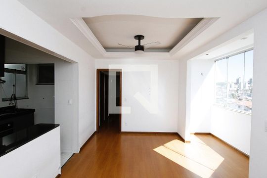 Sala de apartamento para alugar com 3 quartos, 79m² em Alto Caiçaras, Belo Horizonte