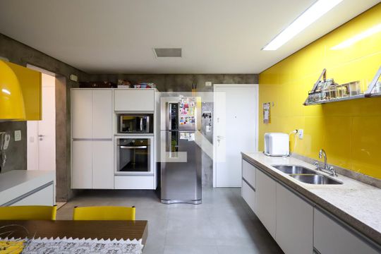 Cozinha de apartamento para alugar com 3 quartos, 147m² em Santo Amaro, São Paulo