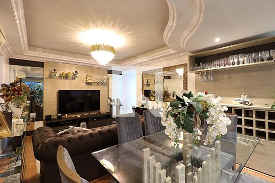 Apartamento à venda com 3 quartos, 167m² em Vila Ipiranga, Porto Alegre
