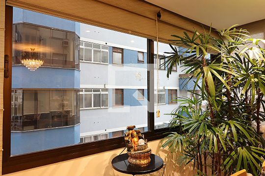 Apartamento à venda com 3 quartos, 167m² em Vila Ipiranga, Porto Alegre