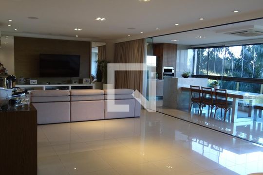 Apartamento à venda com 3 quartos, 256m² em Barra da Tijuca, Rio de Janeiro