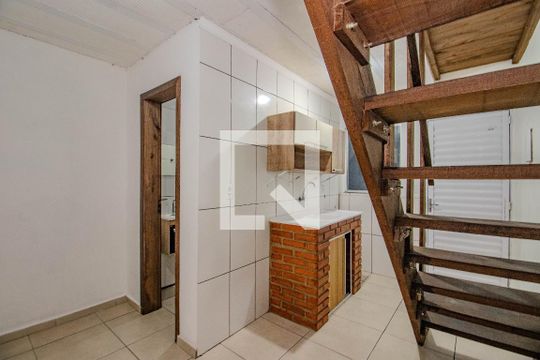 Sala e Cozinha Integrados de casa de condomínio para alugar com 1 quarto, 28m² em Mário Quintana, Porto Alegre