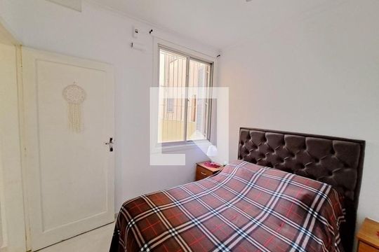 Quarto 1 de apartamento para alugar com 2 quartos, 60m² em Santana, Porto Alegre