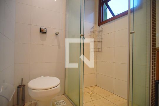 Banheiro de apartamento para alugar com 1 quarto, 54m² em Centro, São Leopoldo