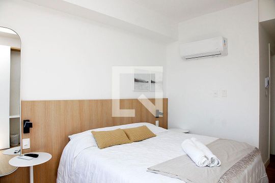 Studio - Sala / Quarto de kitnet/studio para alugar com 1 quarto, 24m² em Boa Vista, Porto Alegre