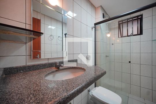 Banheiro de apartamento para alugar com 1 quarto, 40m² em Balneario, Florianópolis