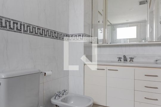 Suíte de apartamento para alugar com 3 quartos, 140m² em Bela Vista, Porto Alegre