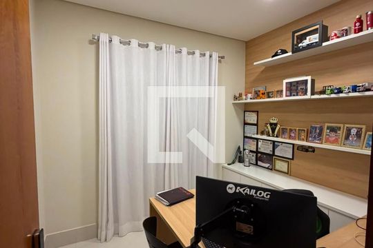 Escritório de casa de condomínio para alugar com 2 quartos, 345m² em Residencial Morada dos Lagos, Barueri