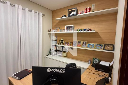 Escritório de casa de condomínio para alugar com 2 quartos, 345m² em Residencial Morada dos Lagos, Barueri