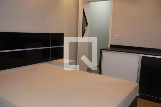 Suíte de casa para alugar com 3 quartos, 210m² em Vila Rica, São Paulo