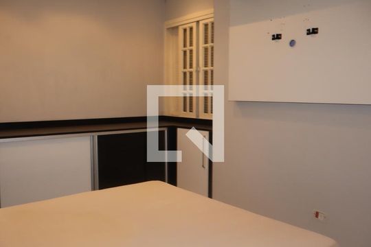 Suíte de casa para alugar com 3 quartos, 210m² em Vila Rica, São Paulo