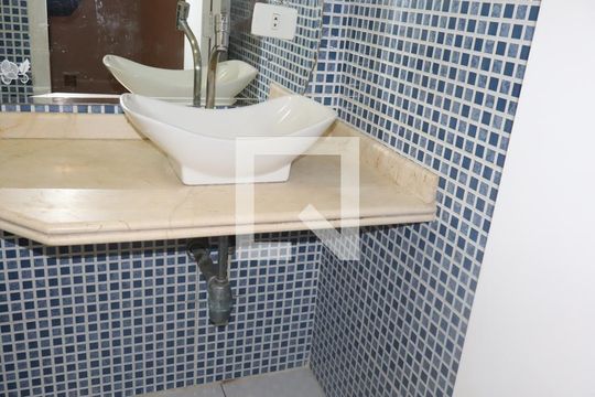 Banheiro suíte de casa para alugar com 3 quartos, 210m² em Vila Rica, São Paulo