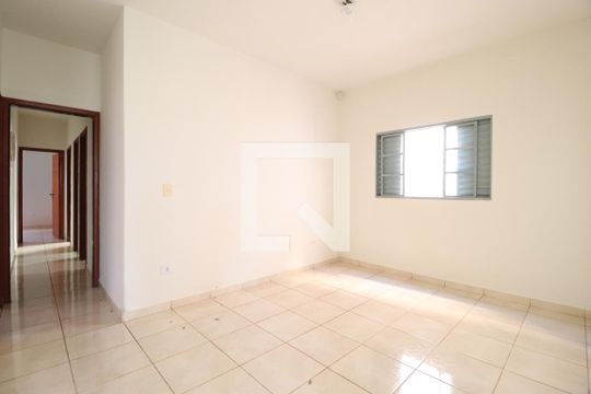 Sala 2 de casa para alugar com 4 quartos, 200m² em Jardim Patricia, Uberlândia