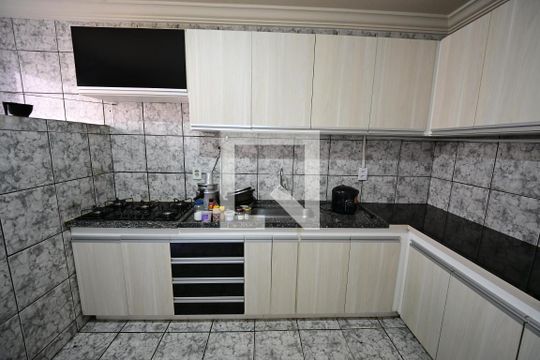 Apartamento para alugar com 2 quartos, 74m² em Setor dos Afonsos, Goiânia