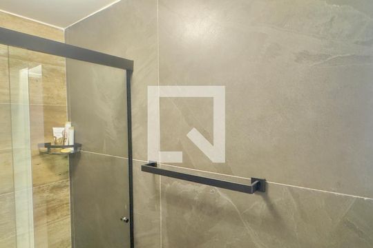 Banheiro de apartamento para alugar com 1 quarto, 48m² em Vila Itapegica, Guarulhos