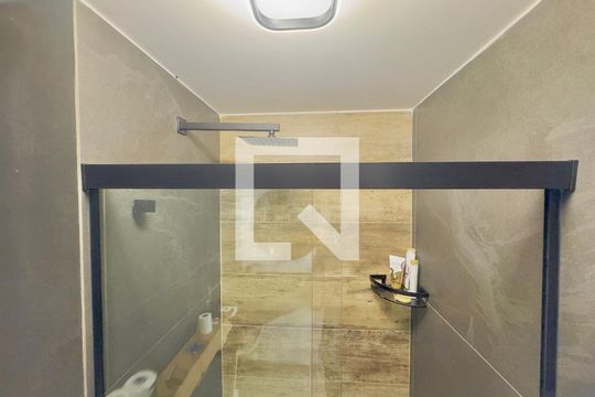 Banheiro de apartamento para alugar com 1 quarto, 48m² em Vila Itapegica, Guarulhos