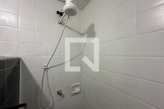 Banheiro de apartamento para alugar com 1 quarto, 38m² em Centro, São Vicente
