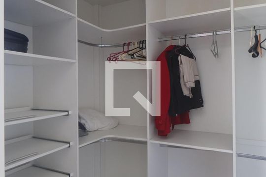 Closet da suíte 1 de casa de condomínio para alugar com 4 quartos, 276m² em Neópolis, Gravataí