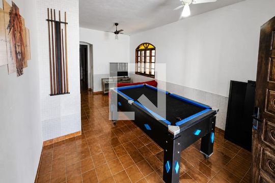Sala de casa para alugar com 4 quartos, 300m² em Enseada, Guarujá