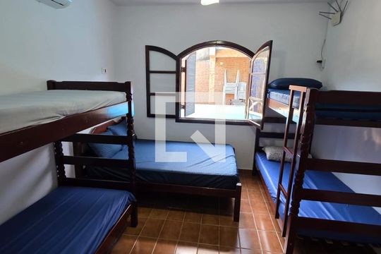 Quarto de casa para alugar com 4 quartos, 300m² em Enseada, Guarujá