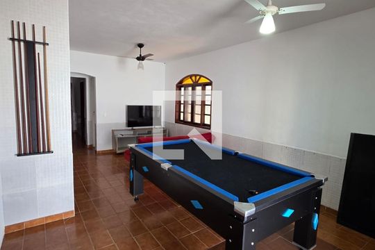 Sala de casa para alugar com 4 quartos, 300m² em Enseada, Guarujá