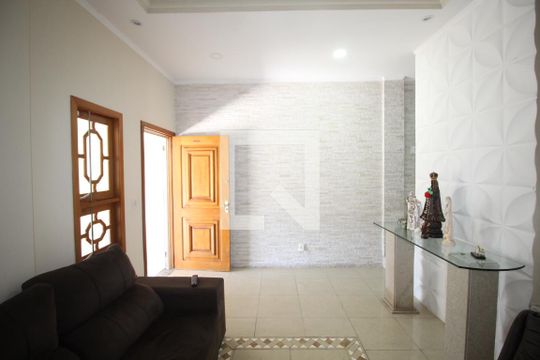 Sala de casa para alugar com 4 quartos, 100m² em Parque Santa Fé, Porto Alegre