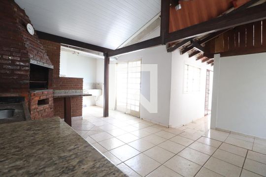 Cozinha de casa para alugar com 3 quartos, 140m² em Jardim Karaíba, Uberlândia