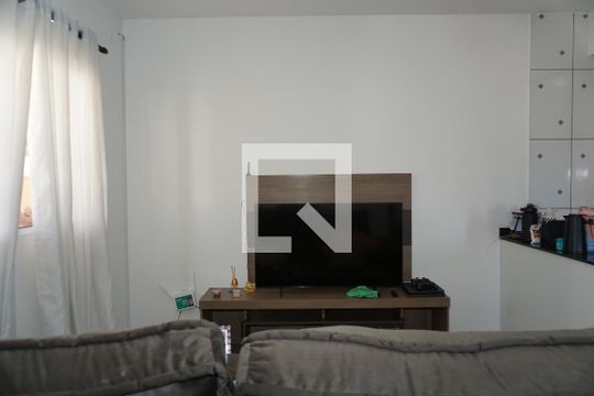 Sala de casa para alugar com 2 quartos, 50m² em Parque Pirajussara, Embu das Artes