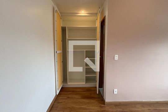 Suite 1 de apartamento para alugar com 2 quartos, 72m² em Valparaíso, Petrópolis