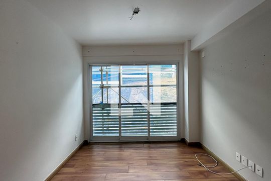 Sala de apartamento para alugar com 2 quartos, 72m² em Valparaíso, Petrópolis