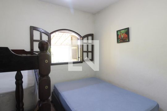 Quarto 1 de casa de condomínio para alugar com 3 quartos, 65m² em Caminho de Búzios, Cabo Frio