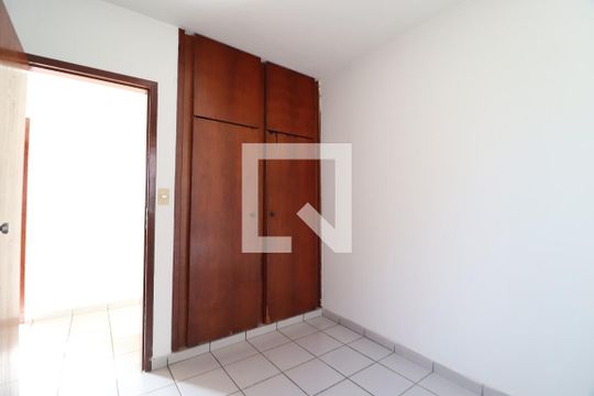 Quarto 2 de apartamento para alugar com 3 quartos, 85m² em Martins, Uberlândia