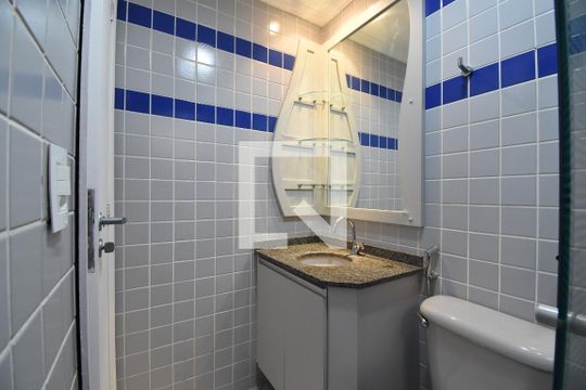 Banheiro da Suíte de apartamento à venda com 3 quartos, 72m² em Abranches, Curitiba