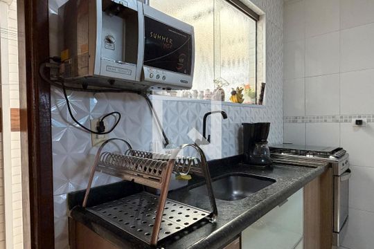 Cozinha de casa de condomínio para alugar com 3 quartos, 110m² em Macuco, Santos