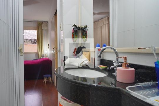 Banheiro suite 1 de apartamento à venda com 3 quartos, 100m² em Petrópolis, Porto Alegre