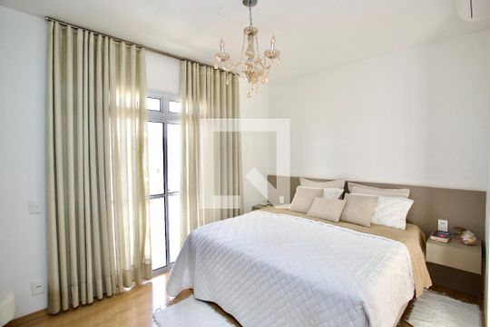 Suíte de casa de condomínio para alugar com 3 quartos, 180m² em Estância do Hibisco, Contagem
