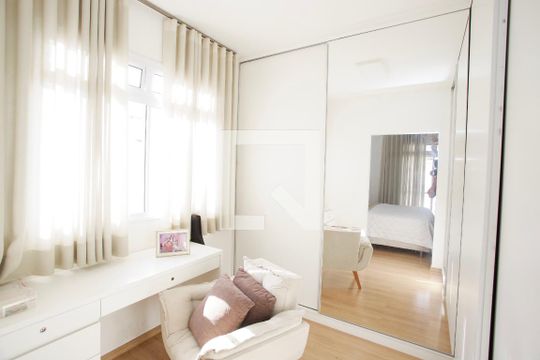 Closet da Suíte de casa de condomínio para alugar com 3 quartos, 180m² em Estância do Hibisco, Contagem